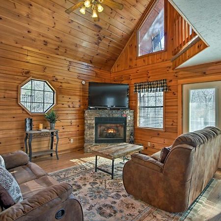 Sevierville Cabin With Hot Tub, Views And Pool Access! エクステリア 写真