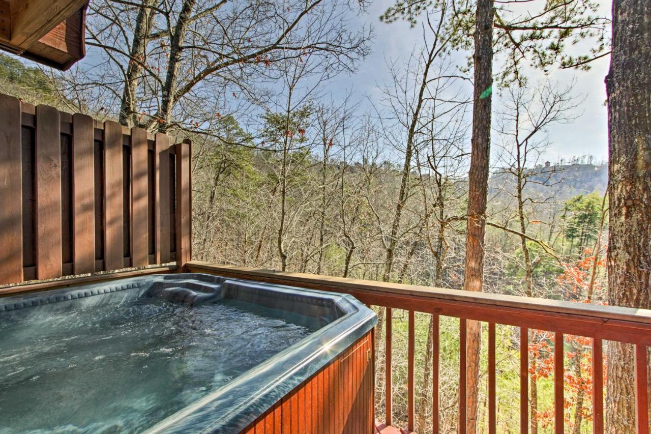 Sevierville Cabin With Hot Tub, Views And Pool Access! エクステリア 写真
