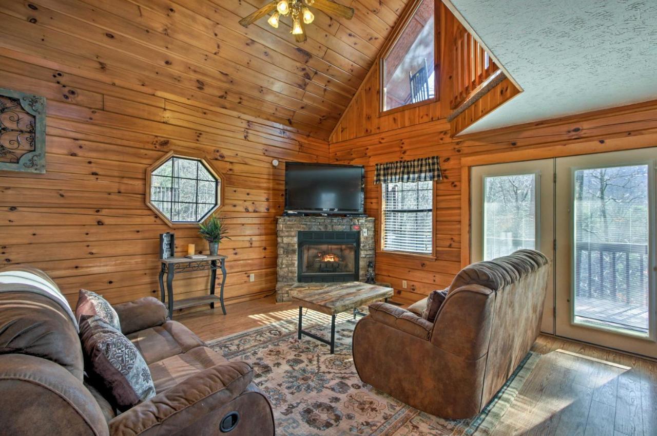 Sevierville Cabin With Hot Tub, Views And Pool Access! エクステリア 写真