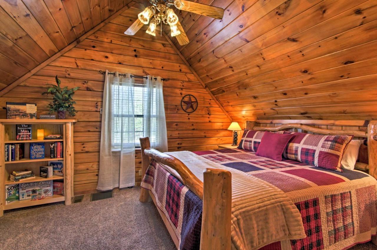 Sevierville Cabin With Hot Tub, Views And Pool Access! エクステリア 写真