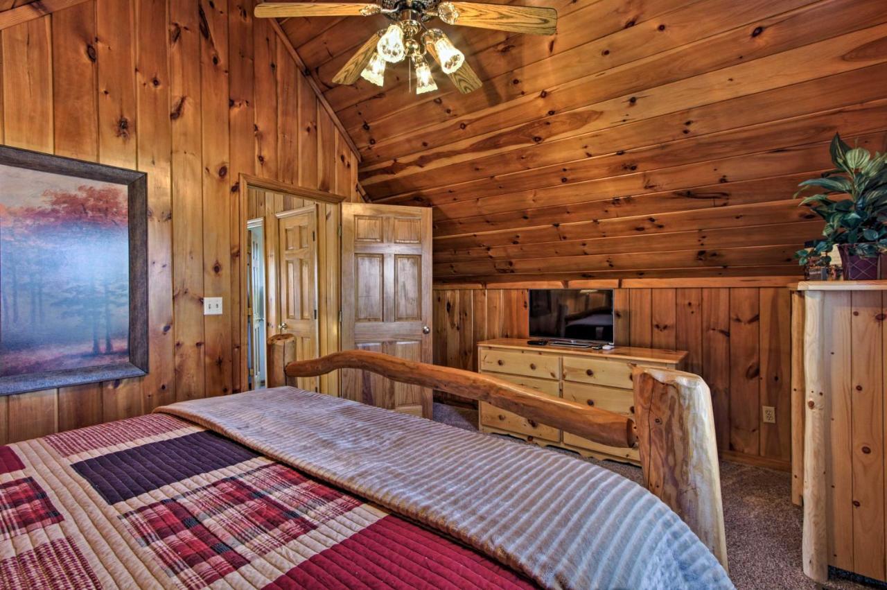 Sevierville Cabin With Hot Tub, Views And Pool Access! エクステリア 写真