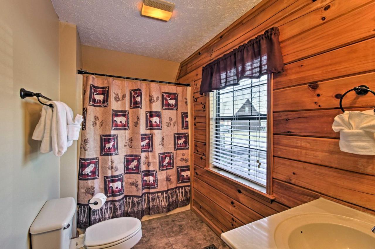 Sevierville Cabin With Hot Tub, Views And Pool Access! エクステリア 写真